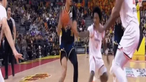 “白宫官员揭露：特朗普将撤销布林肯与沙利文的安全授权”